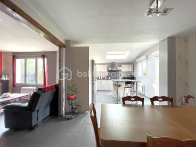 Maison - 128 m² - 8 pièces