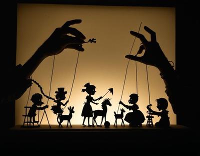 La cour des atrs : théâtre d'ombres