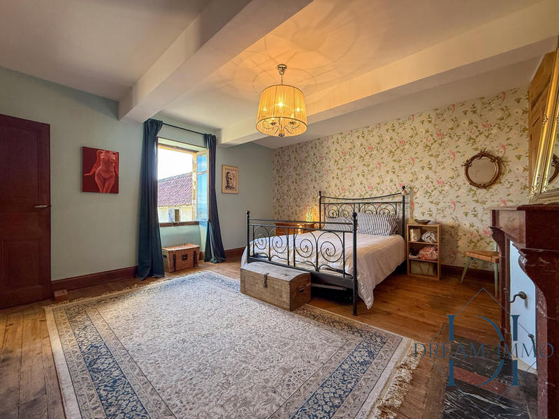 Maison - 273 m² - 9 pièces