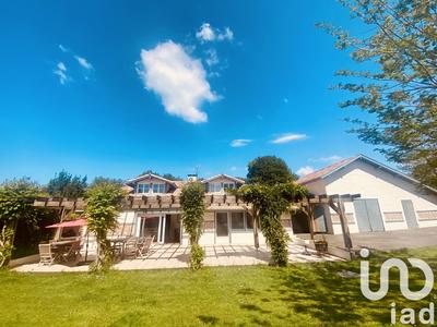 Maison - 210 m² - 7 pièces