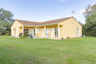 Maison - 140 m² - 5 pièces