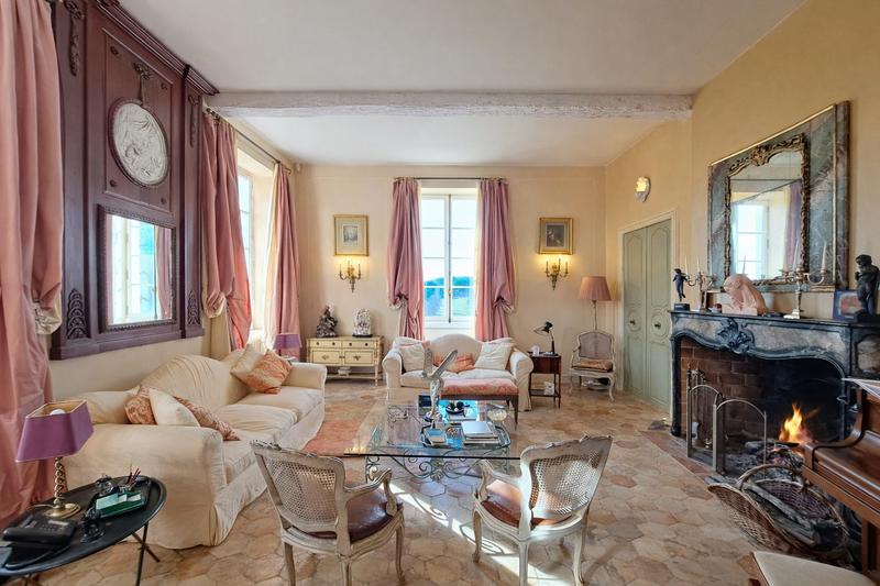 Maison - 665 m² - 20 pièces