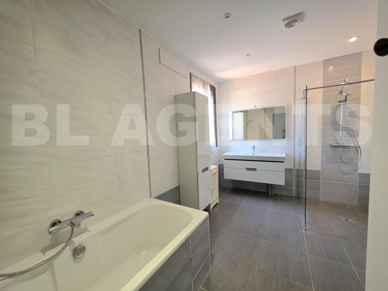 Maison - 240 m² - 6 pièces