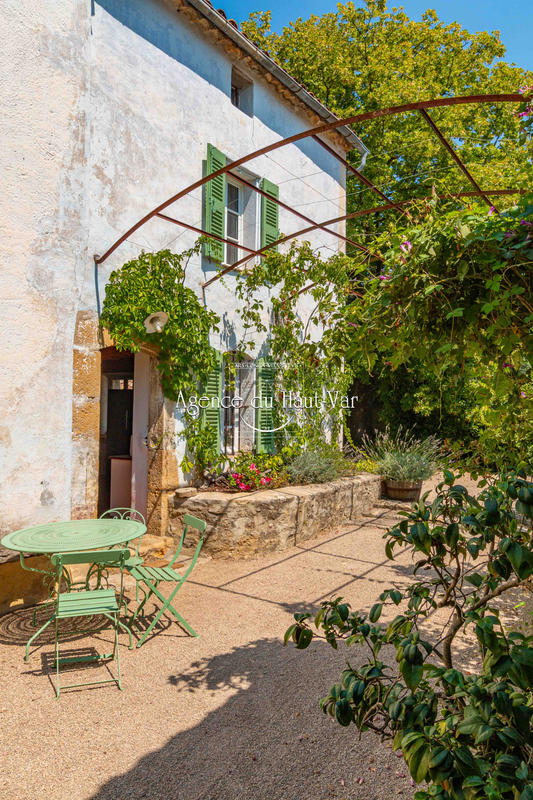 Propriété - 372 m² - 7 pièces