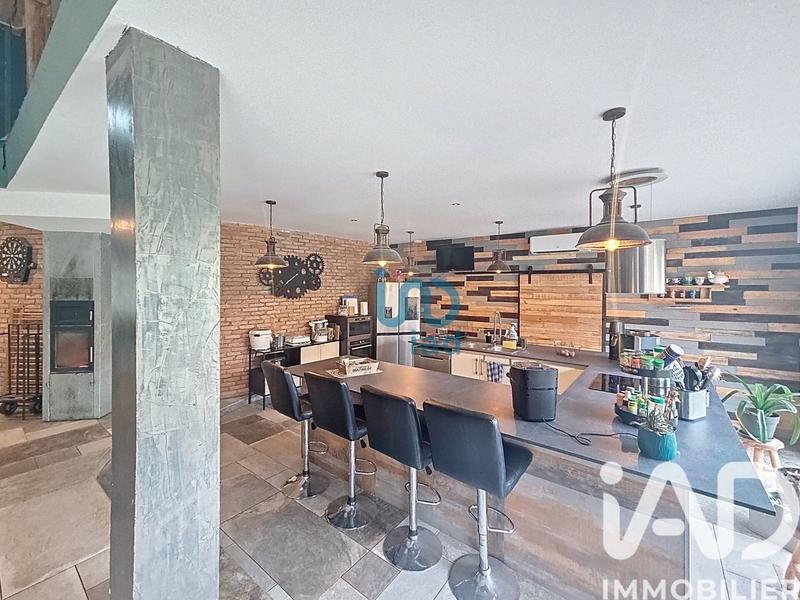 Maison - 243 m² - 7 pièces