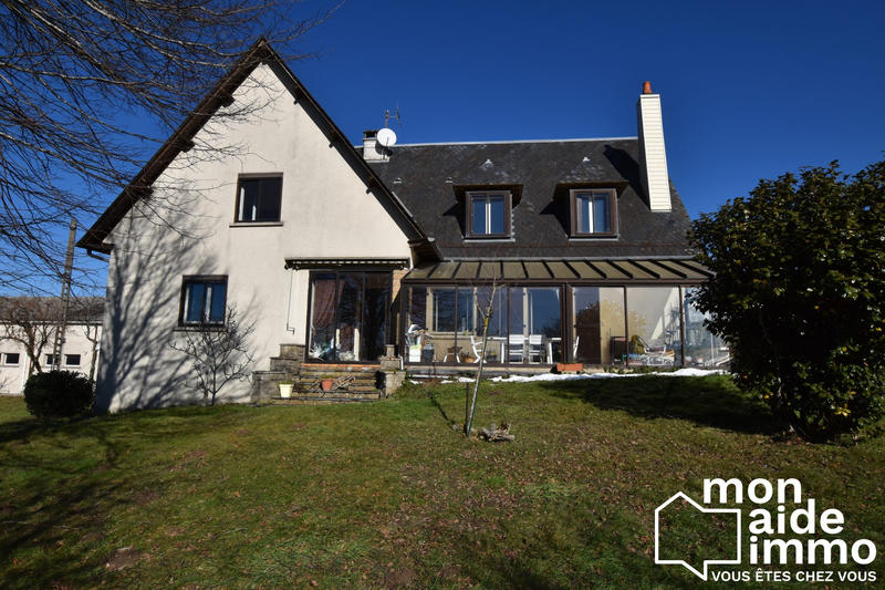 Maison - 240 m² - 8 pièces