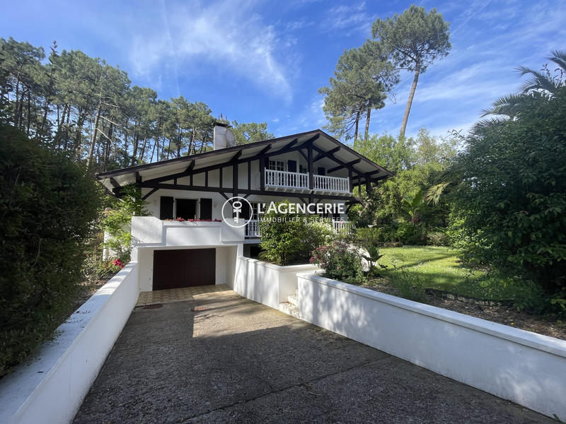 Villa - 220 m² - 7 pièces