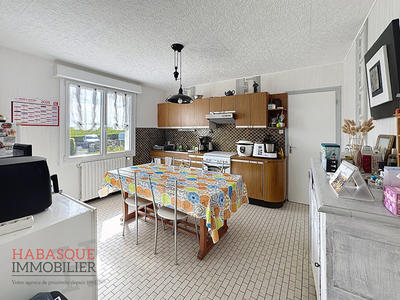 Maison - 253 m² - 12 pièces