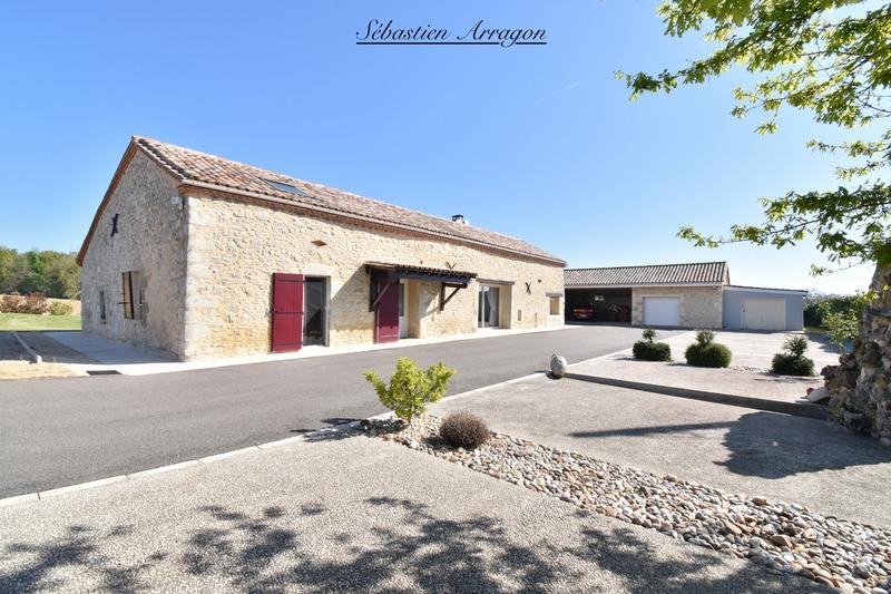 Propriété - 260 m² - 8 pièces