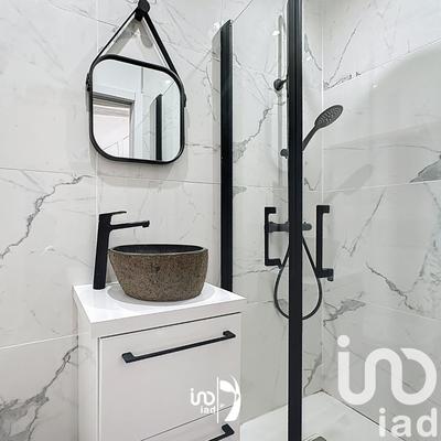 Studio - 9 m² - 1 pièce