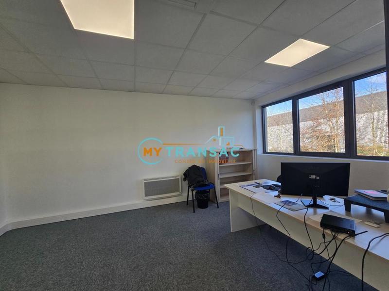 Local d'activité / Entrepôt - 221 m²