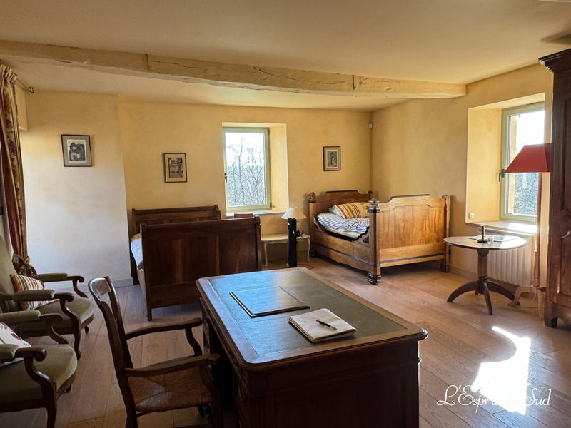 Maison - 330 m² - 9 pièces