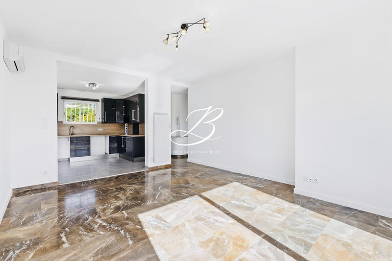 Appartement - 100 m² - 5 pièces