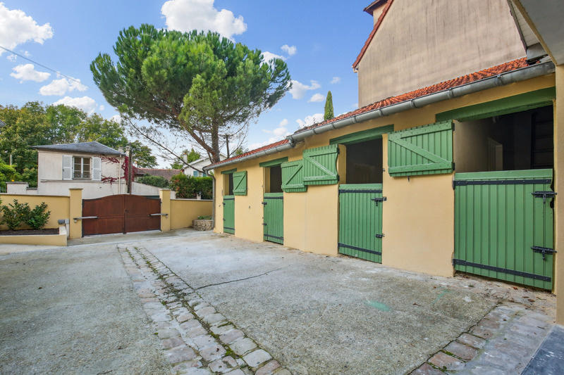 Maison - 210 m² - 10 pièces