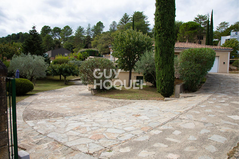 Maison - 231 m² - 9 pièces