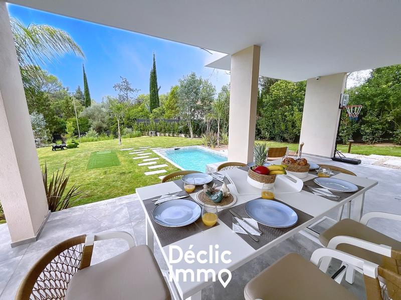 Maison - 210 m² - 5 pièces