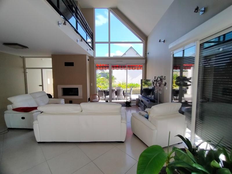 Maison - 448 m² - 9 pièces