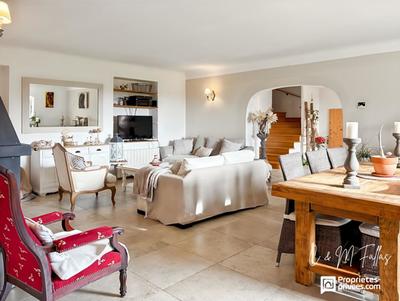 Maison - 205 m² - 9 pièces