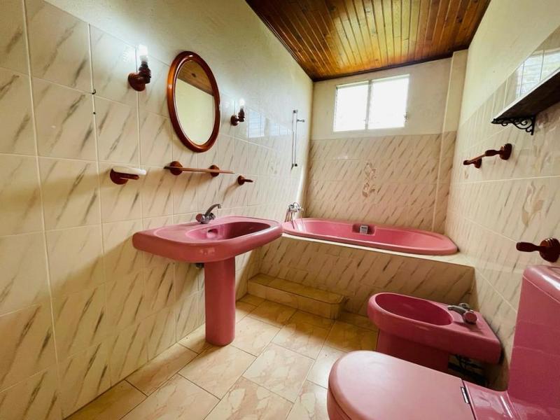 Maison - 360 m² - 10 pièces