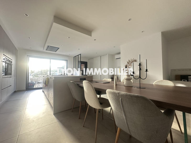 Maison - 208 m² - 5 pièces