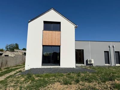 Maison - 95 m² - 4 pièces