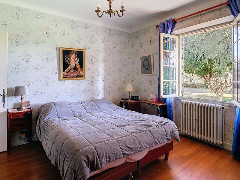 Propriété - 245 m² - 10 pièces