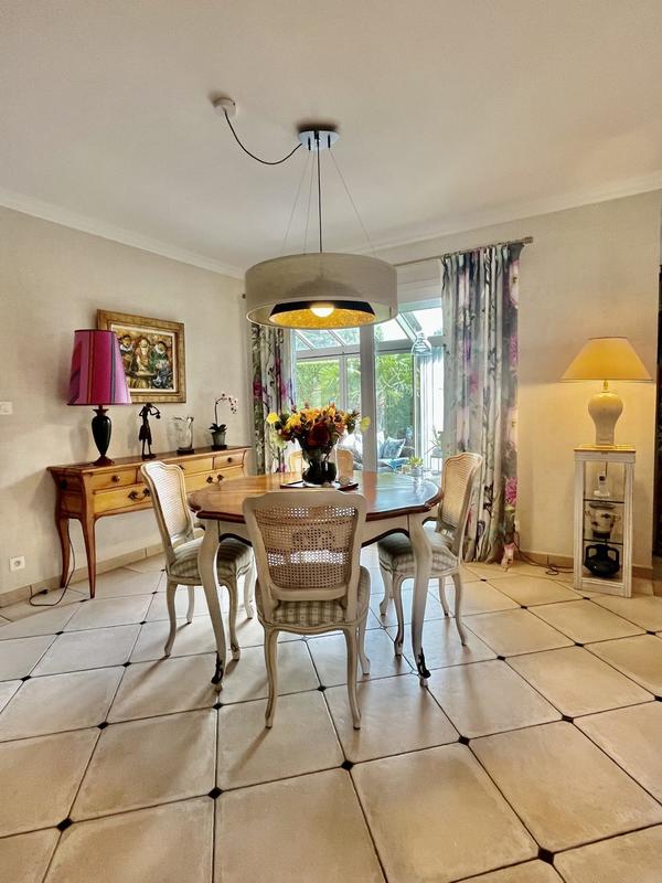 Maison traditionnelle - 221 m² - 7 pièces