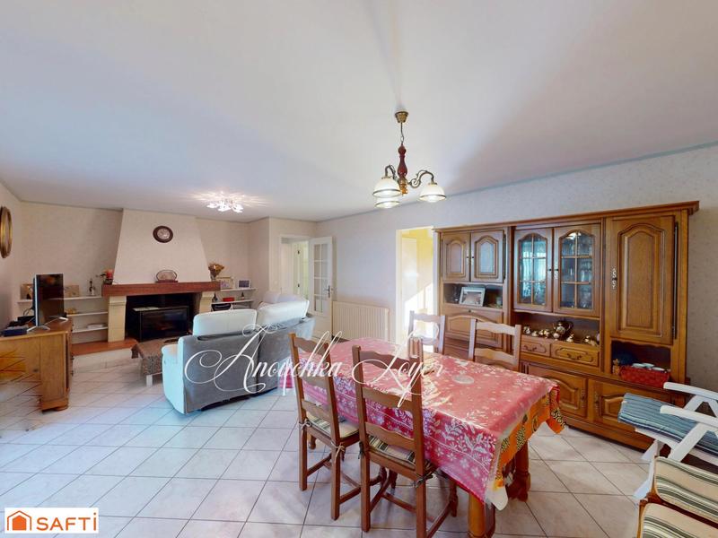 Maison - 280 m² - 9 pièces