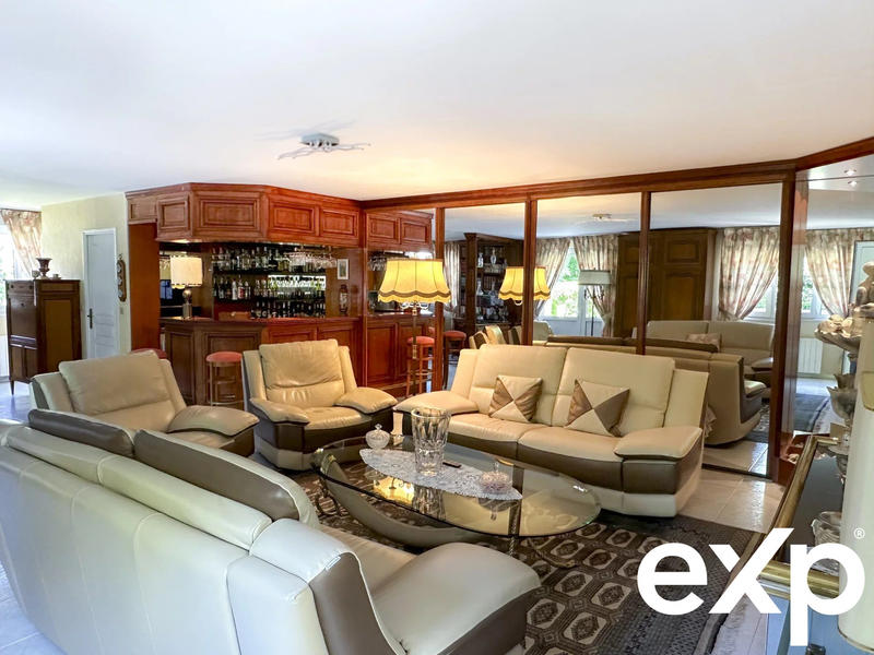 Maison - 200 m² - 7 pièces