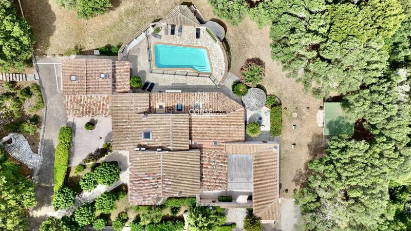 Propriété - 360 m² - 14 pièces