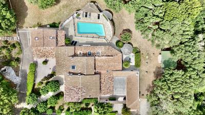 Propriété - 360 m² - 14 pièces