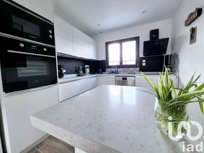 Maison - 99 m² - 5 pièces