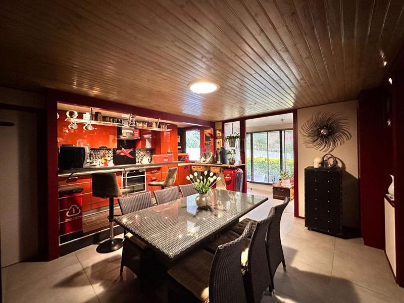 Maison - 95 m² - 5 pièces