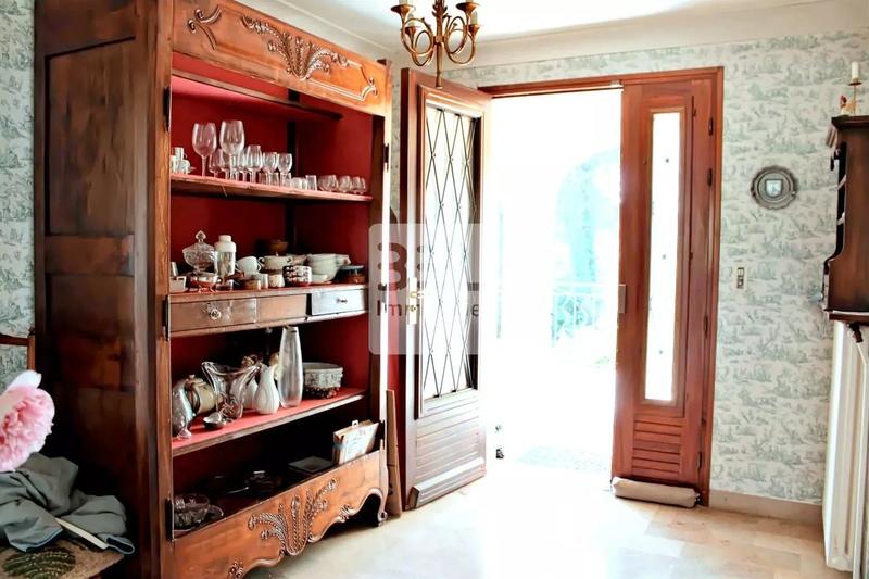 Villa - 228 m² - 10 pièces