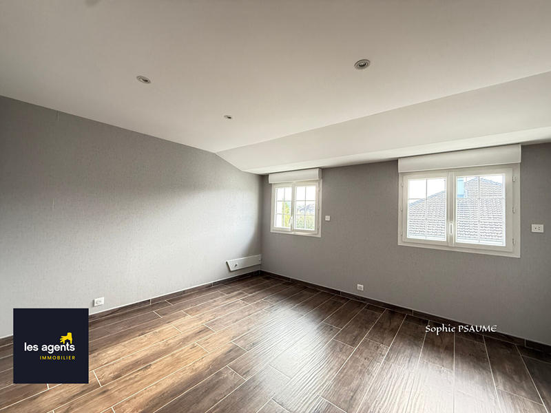 Maison - 260 m² - 9 pièces