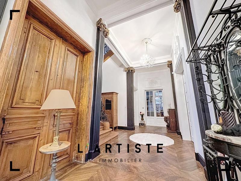 Château - 590 m² - 16 pièces