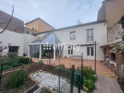 Maison - 244 m² - 7 pièces