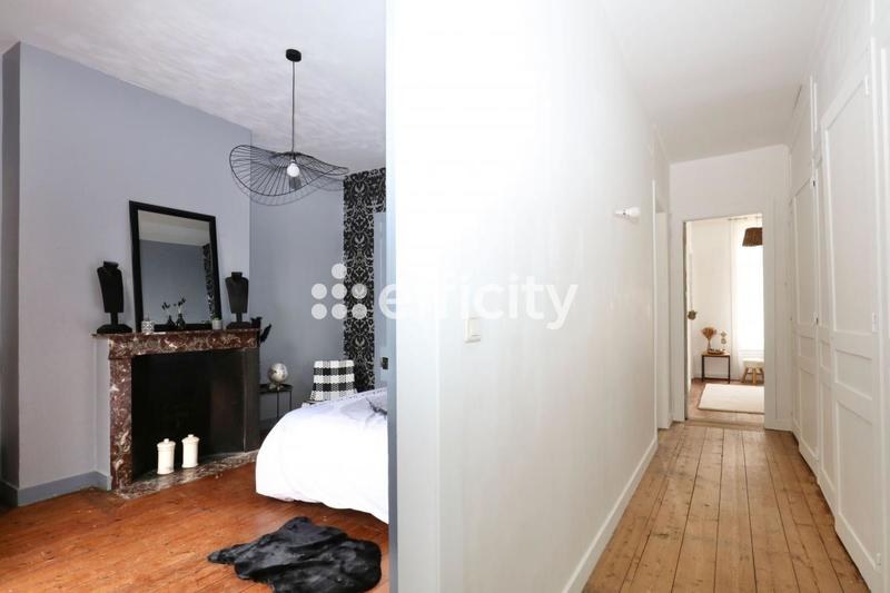 Maison - 248 m² - 10 pièces