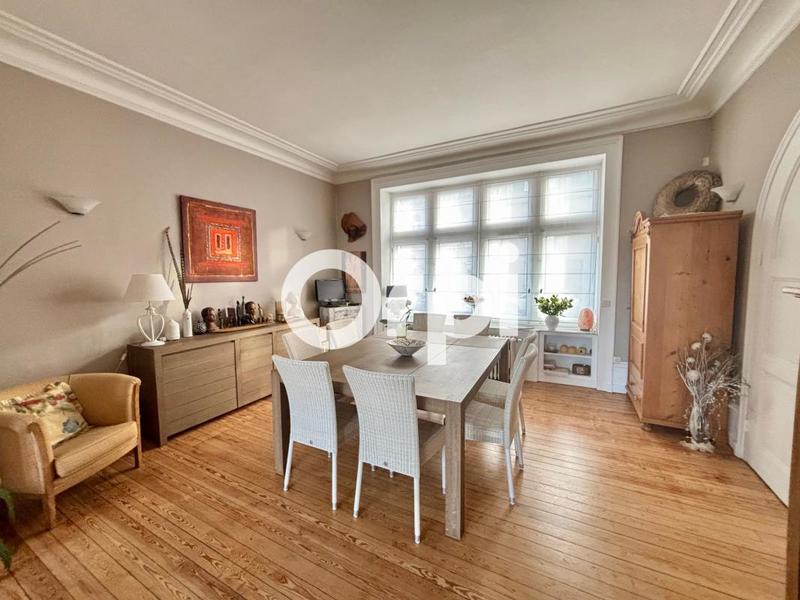 Demeure - 239 m² - 8 pièces