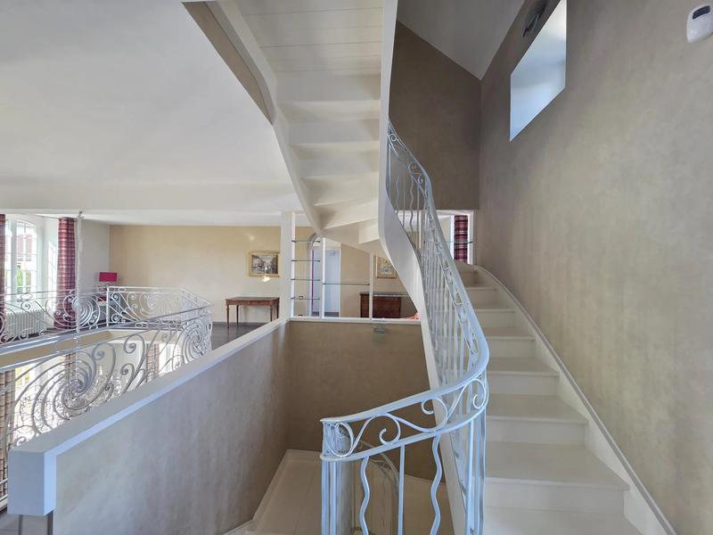 Maison - 564 m² - 16 pièces