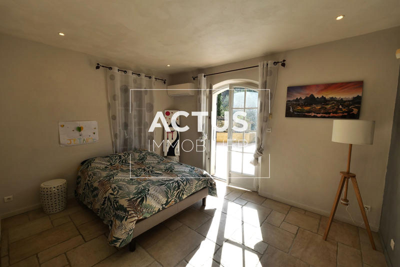 Maison - 213 m² - 7 pièces