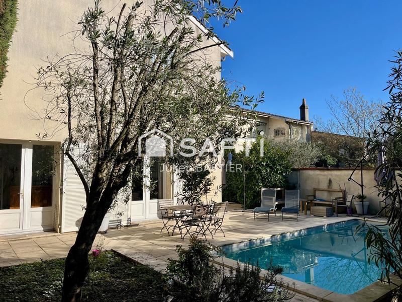 Villa - 200 m² - 6 pièces