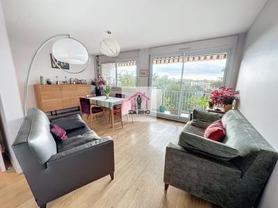 Appartement - 93 m² - 4 pièces