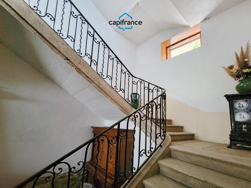 Maison traditionnelle - 252 m² - 10 pièces