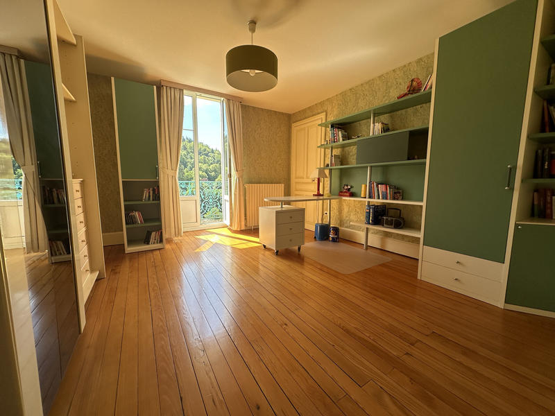 Maison - 263 m² - 8 pièces