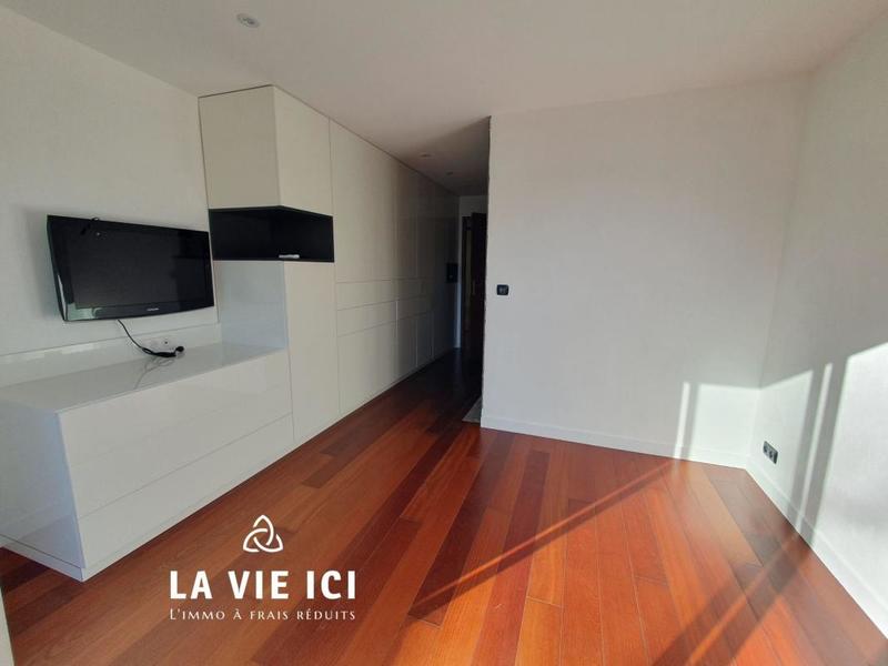 Maison - 220 m² - 9 pièces