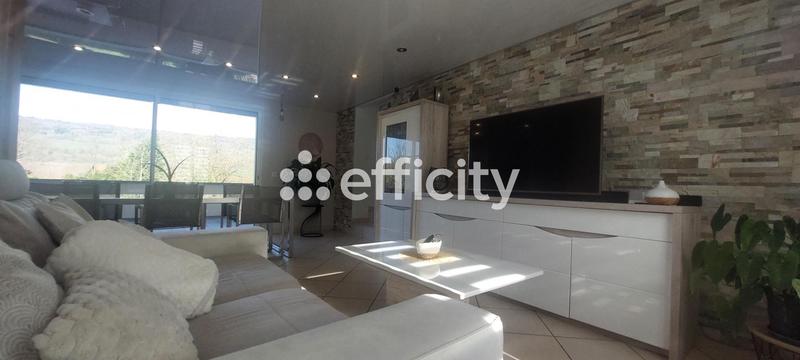 Maison - 213 m² - 9 pièces