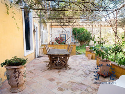 Maison - 252 m² - 7 pièces