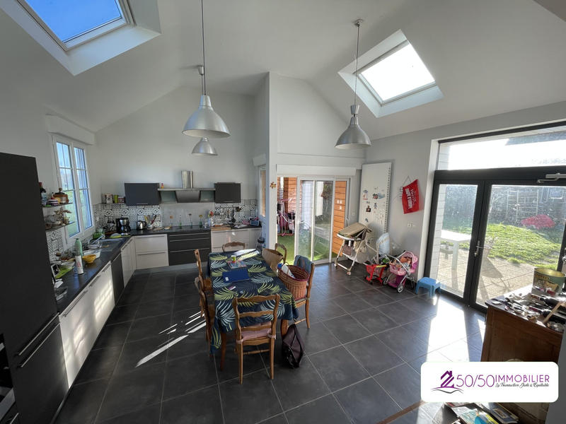 Maison - 184 m² - 9 pièces