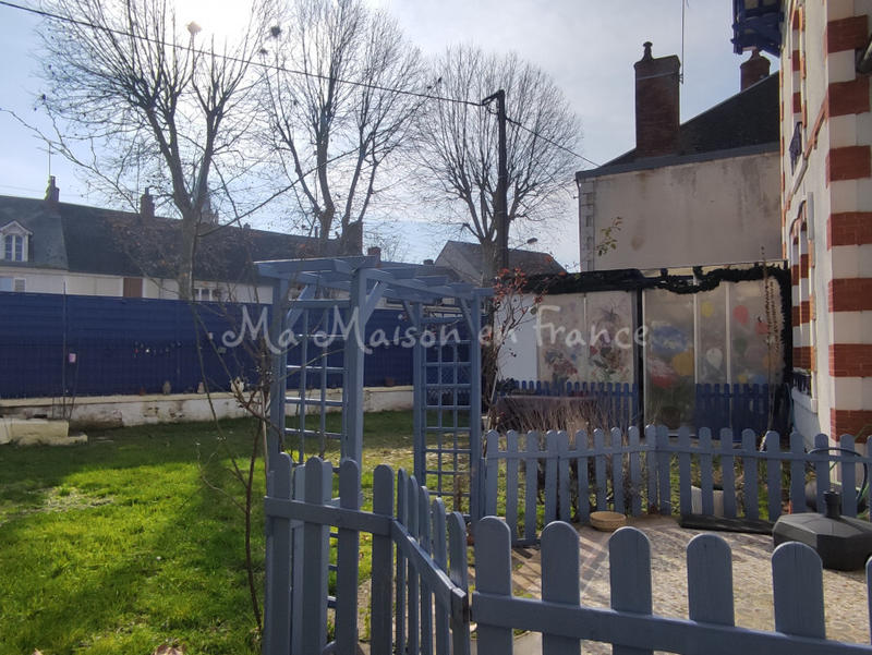 Maison - 264 m² - 12 pièces